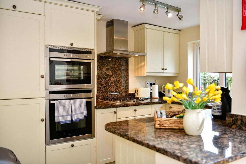 Just Stay Wales - Castle Square Cottage, Mumbles Bagian luar foto