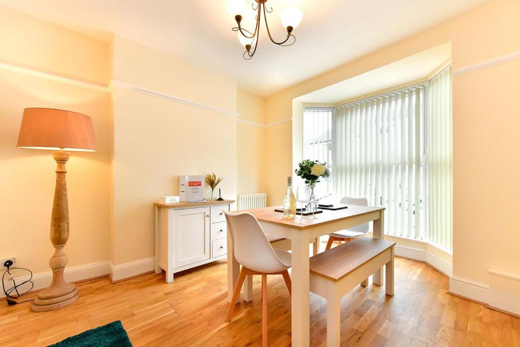 Just Stay Wales - Castle Square Cottage, Mumbles Bagian luar foto